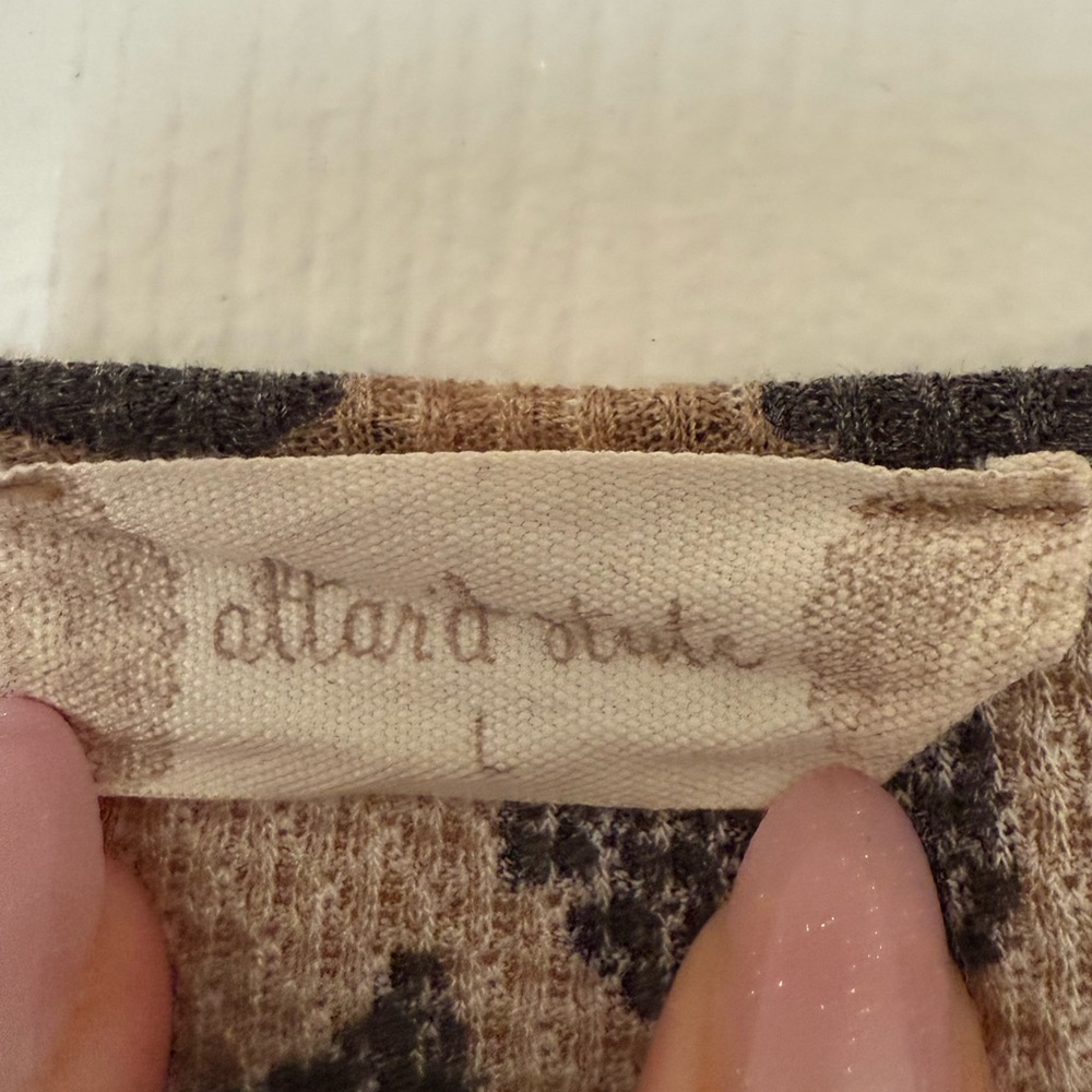 Altars state Leopard Print V-Neck Ruffle Hem Top - Picture 4 of 4